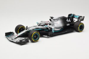 Mercedes AMG Petronas W10 #44 L. Hamilton F1 World Champion Dealer Edition 2019 Minichamps 1:18 B66960567 Метал