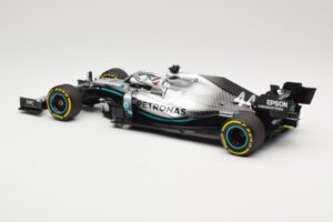 Mercedes AMG Petronas W10 #44 L. Hamilton F1 World Champion Dealer Edition 2019 Minichamps 1:18 B66960567 Метал — снимка 5 от 7