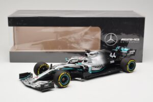 Mercedes AMG Petronas W10 #44 L. Hamilton F1 World Champion Dealer Edition 2019 Minichamps 1:18 B66960567 Метал — снимка 7 от 7