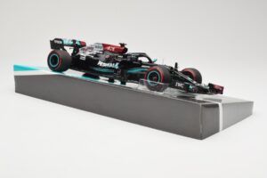 Mercedes AMG Petronas W12 E Performance #44 L. Hamilton Bahrain GP 2021 Minichamps 1:18 113210144 Метал — снимка 4 от 6