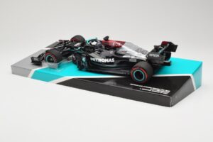 Mercedes AMG Petronas W12 E Performance #44 L. Hamilton Bahrain GP 2021 Minichamps 1:18 113210144 Метал — снимка 5 от 6