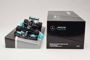 Mercedes AMG Petronas W12 E Performance #44 L. Hamilton Bahrain GP 2021 Minichamps 1:18 113210144 Метал — снимка 6 от 6