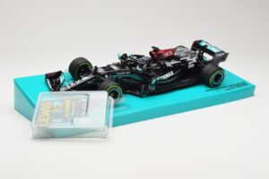 Mercedes AMG Petronas W12 E Performance #44 L. Hamilton Russian GP 2021 Minichamps 1:18 113211544 Метал — снимка 2 от 6