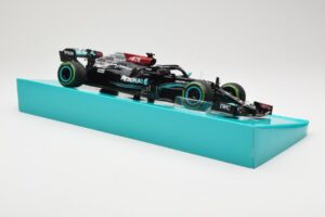 Mercedes AMG Petronas W12 E Performance #44 L. Hamilton Russian GP 2021 Minichamps 1:18 113211544 Метал — снимка 4 от 6