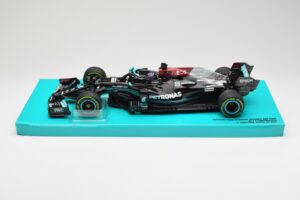 Mercedes AMG Petronas W12 E Performance #44 L. Hamilton Russian GP 2021 Minichamps 1:18 113211544 Метал