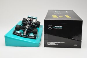Mercedes AMG Petronas W12 E Performance #44 L. Hamilton Russian GP 2021 Minichamps 1:18 113211544 Метал — снимка 6 от 6