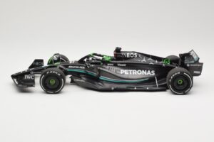Mercedes AMG Petronas W14 E Performance #63 G. Russell Bahrain GP 2023 Minichamps 1:18 110230163 Метал — снимка 3 от 6