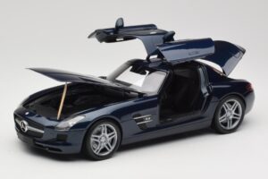 Mercedes SLS AMG C197 Blue Metallic Minichamps 1:18 180039021 Метал — снимка 2 от 8