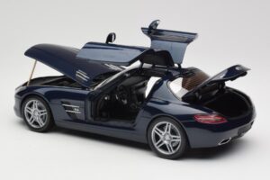 Mercedes SLS AMG C197 Blue Metallic Minichamps 1:18 180039021 Метал — снимка 5 от 8