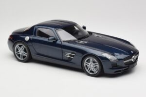 Mercedes SLS AMG C197 Blue Metallic Minichamps 1:18 180039021 Метал — снимка 6 от 8