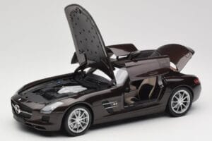 Mercedes AMG SLS C197 Brown Metallic Minichamps 1:18 100039028 Метал — снимка 2 от 8
