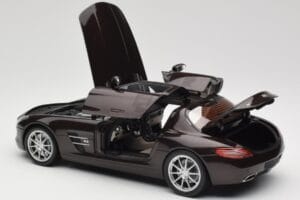 Mercedes AMG SLS C197 Brown Metallic Minichamps 1:18 100039028 Метал — снимка 5 от 8