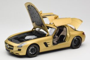 Mercedes AMG SLS C197 Златен Minichamps 1:18 100039024 Метал — снимка 2 от 8