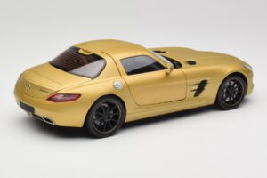 Mercedes AMG SLS C197 Златен Minichamps 1:18 100039024 Метал — снимка 3 от 8