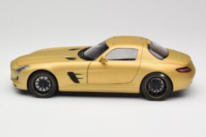 Mercedes AMG SLS C197 Златен Minichamps 1:18 100039024 Метал — снимка 4 от 8