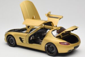 Mercedes AMG SLS C197 Златен Minichamps 1:18 100039024 Метал — снимка 5 от 8
