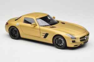 Mercedes AMG SLS C197 Златен Minichamps 1:18 100039024 Метал — снимка 6 от 8
