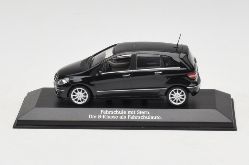 Mercedes B-Class W245 Автошкола Черен Minichamps 1:43 MB005 Метал