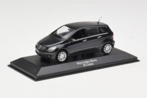 Mercedes B-Class W245 Cosmos Black Minichamps 1:43 B66962218 Метал — снимка 2 от 4