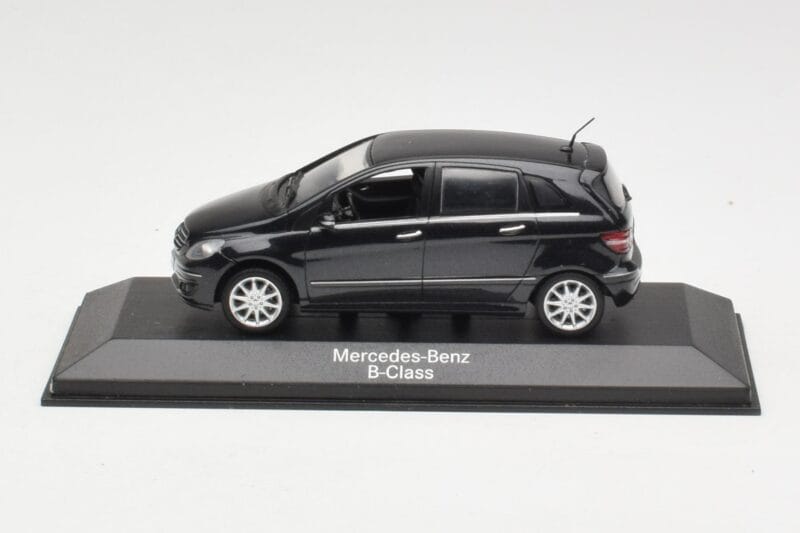 Mercedes B-Class W245 Cosmos Black Minichamps 1:43 B66962218 Метал