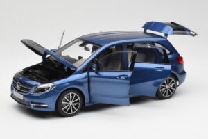 Mercedes B-Class W246 Lotus Син Металик Norev 1:18 B66961410 Метал — снимка 2 от 8