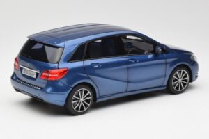 Mercedes B-Class W246 Lotus Син Металик Norev 1:18 B66961410 Метал — снимка 3 от 8