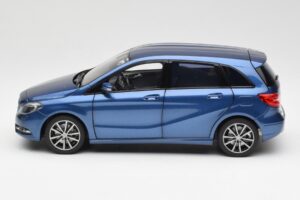 Mercedes B-Class W246 Lotus Син Металик Norev 1:18 B66961410 Метал — снимка 4 от 8