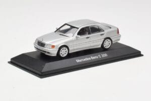 Mercedes C 200 W202 Iridium Silver Minichamps 1:43 B66040488 Метал — снимка 2 от 4
