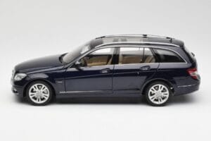 Mercedes C-Class S204 T-Modell Tanzanite Син AUTOart 1:18 B66962352 Метал — снимка 4 от 8