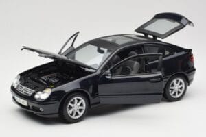 Mercedes C-Class Sports Coupe CL203 Син Maisto 1:18 B66962124 Метал — снимка 2 от 8