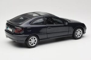 Mercedes C-Class Sports Coupe CL203 Син Maisto 1:18 B66962124 Метал — снимка 3 от 8