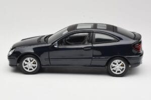 Mercedes C-Class Sports Coupe CL203 Син Maisto 1:18 B66962124 Метал — снимка 4 от 8