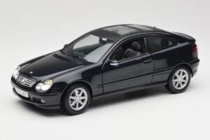 Mercedes C-Class Sports Coupe CL203 Син Maisto 1:18 B66962124 Метал