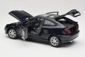 Mercedes C-Class Sports Coupe CL203 Син Maisto 1:18 B66962124 Метал — снимка 5 от 8