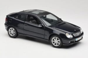Mercedes C-Class Sports Coupe CL203 Син Maisto 1:18 B66962124 Метал — снимка 6 от 8