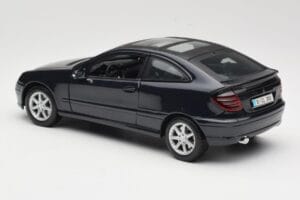 Mercedes C-Class Sports Coupe CL203 Син Maisto 1:18 B66962124 Метал — снимка 7 от 8