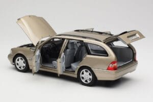 Mercedes C-Class T-Model W202 Smoke Silver Norev 1:18 183388 Метал — снимка 4 от 8