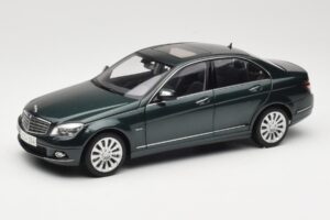 Mercedes C-Class W204 Avantgarde Тъмнозелен AUTOart 1:18 B66962366 Метал