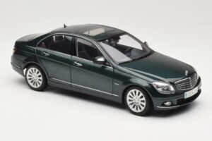 Mercedes C-Class W204 Avantgarde Тъмнозелен AUTOart 1:18 B66962366 Метал — снимка 6 от 8