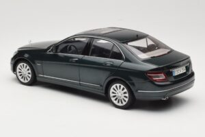 Mercedes C-Class W204 Avantgarde Тъмнозелен AUTOart 1:18 B66962366 Метал — снимка 7 от 8