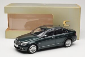 Mercedes C-Class W204 Avantgarde Тъмнозелен AUTOart 1:18 B66962366 Метал — снимка 8 от 8