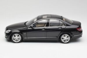 Mercedes C-Class W204 Avantgarde Obsidian Черен AUTOart 1:18 76264-R1 Метал — снимка 4 от 8