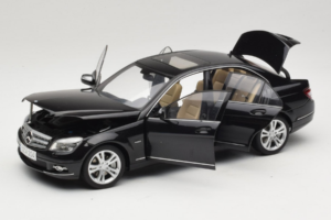 Mercedes C-Class W204 Obsidian Black AUTOart 1:18 B66962367 Метал — снимка 2 от 8