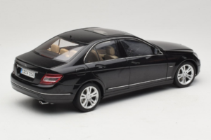 Mercedes C-Class W204 Obsidian Black AUTOart 1:18 B66962367 Метал — снимка 3 от 8