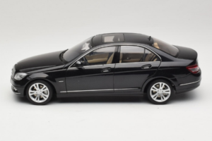 Mercedes C-Class W204 Obsidian Black AUTOart 1:18 B66962367 Метал — снимка 4 от 8