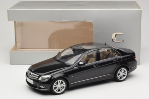 Mercedes C-Class W204 Obsidian Black AUTOart 1:18 B66962367 Метал — снимка 8 от 8
