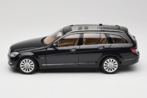 Mercedes C-Class W204 Estate Obsidian Black AUTOart 1:18 B66962349 Метал — снимка 4 от 8