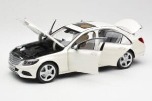 Mercedes C-Class W205 Diamond Бял Металик Norev 1:18 B66960256 Метал — снимка 2 от 8