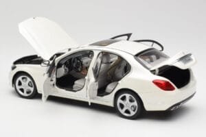 Mercedes C-Class W205 Diamond Бял Металик Norev 1:18 B66960256 Метал — снимка 5 от 8