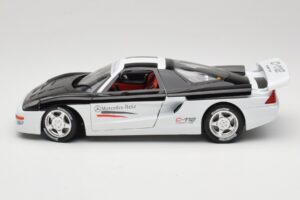 Mercedes C112 Sport Бял & Черен Guiloy 1:18 68521 Метал — снимка 4 от 8